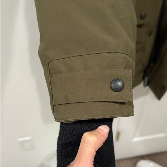 Canada Goose Men’s Military Green Puffer Jacket with Fur Hood - Picture 9 of 14